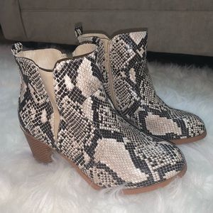 Torrid LIKE NEW 10W Faux Snakeskin bootie